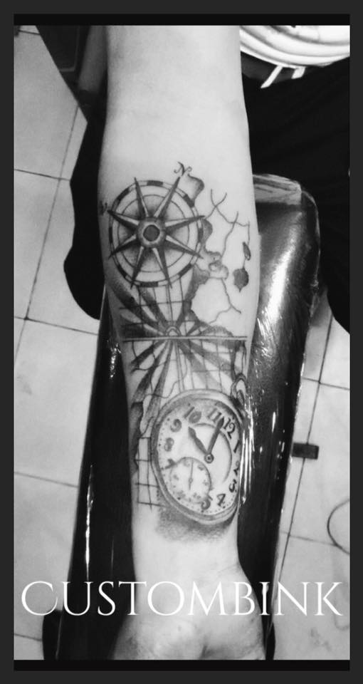Reloj  tatuaje realizado por B-Ink Tattoo