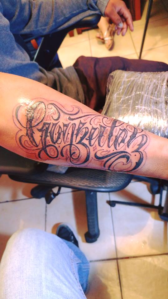 Gonzalez tatuaje realizado por Omar Mendoza 