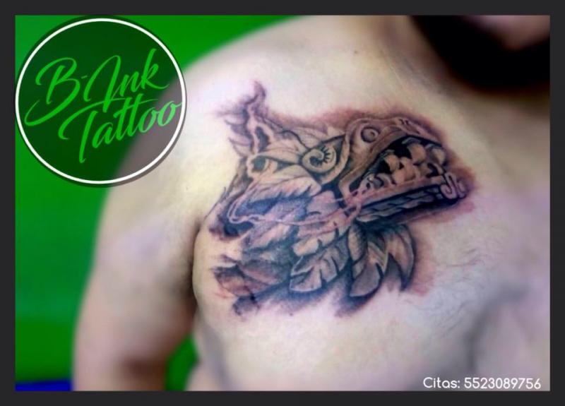 Cabeza de Quetazlcóatl  tatuaje realizado por B-Ink Tattoo