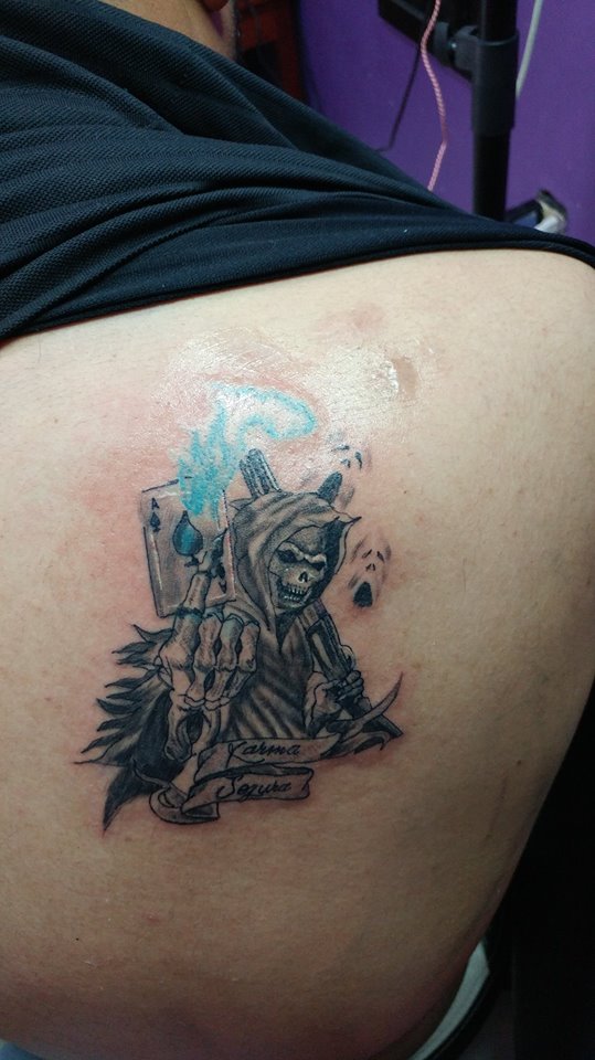 Santa Muerte tatuaje realizado por Omar Mendoza 