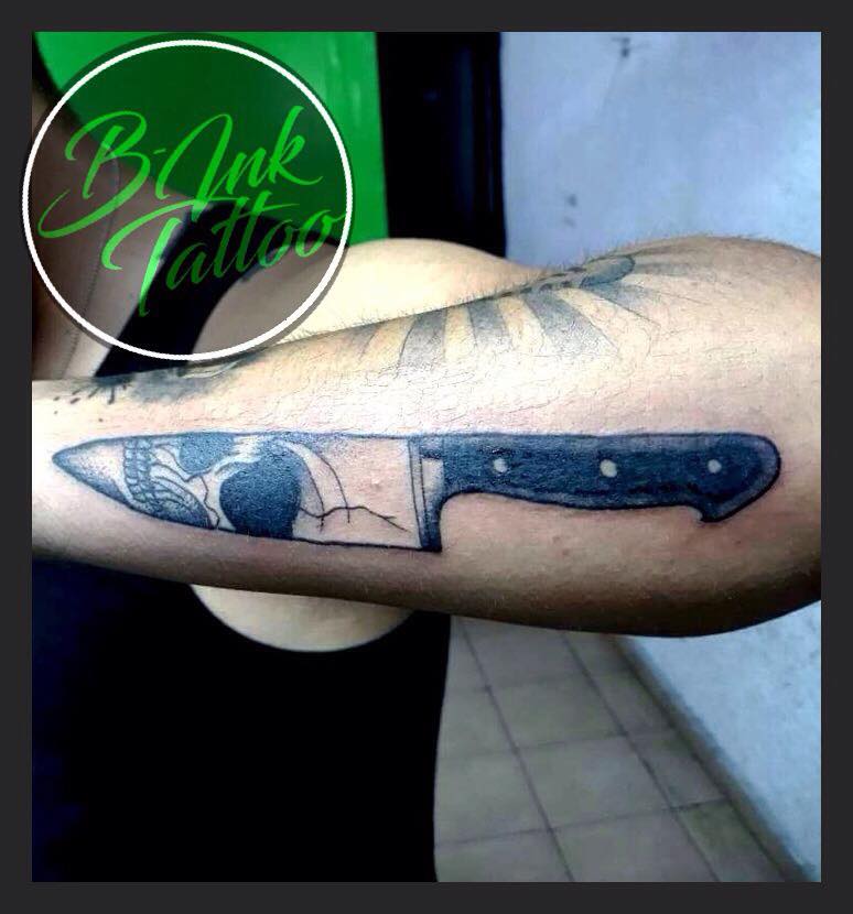 Knife Skull  tatuaje realizado por B-Ink Tattoo