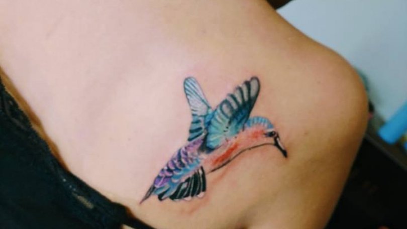 Tatuaje del artista Mexicano Omar Mendoza , Colibrí | Tatuajes y más