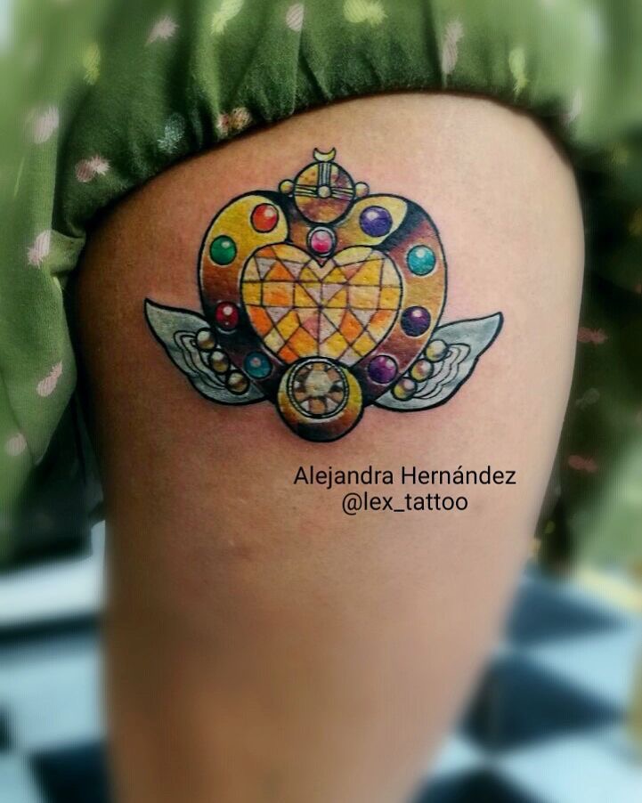 Sailor moon tatuaje realizado por Alejandra Hernández