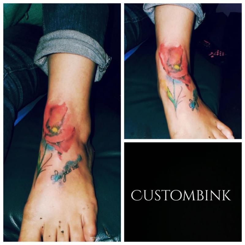 Flor acuarela tatuaje realizado por B-Ink Tattoo