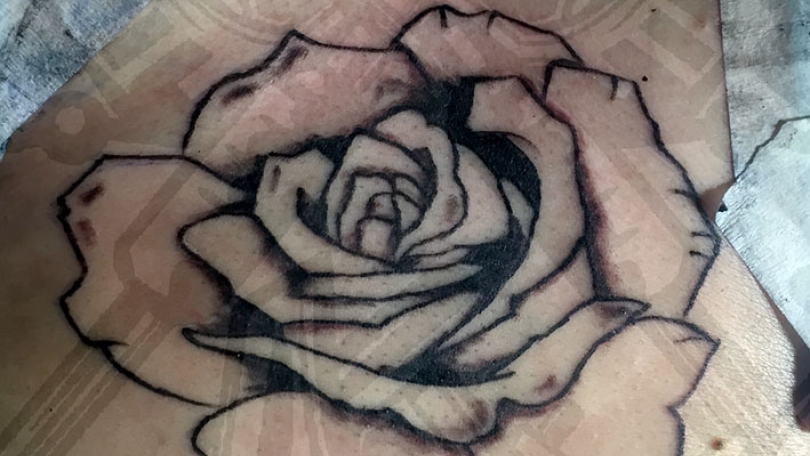 Tatuaje del artista Mexicano Paola Gómez, Rosa | Tatuajes y más