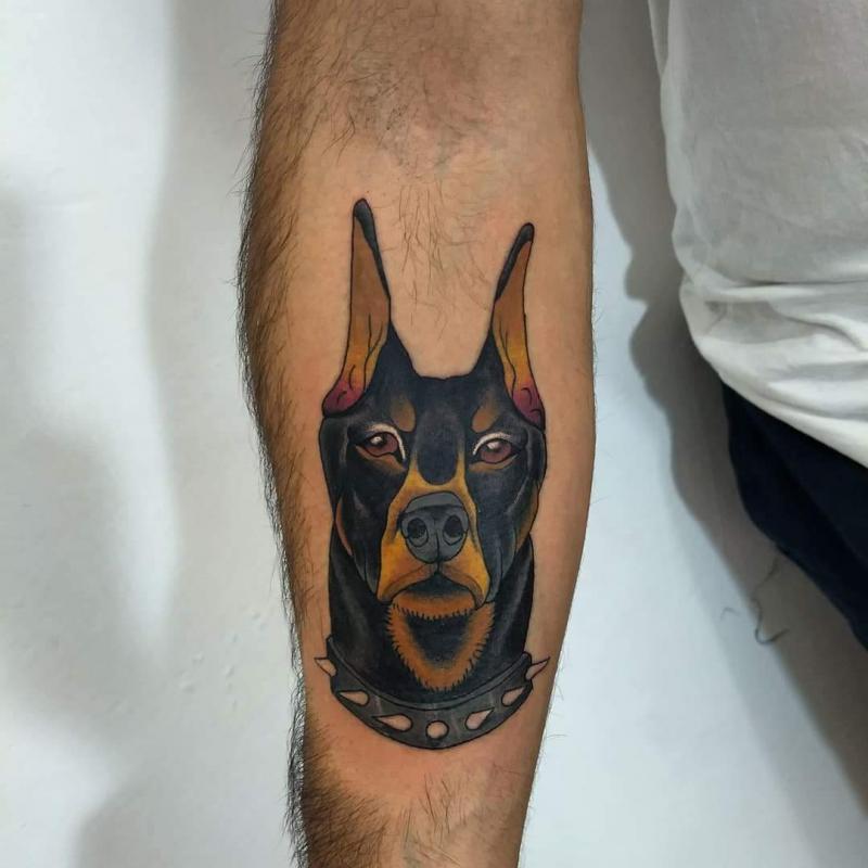 Doberman  tatuaje realizado por Oscar Ortiz