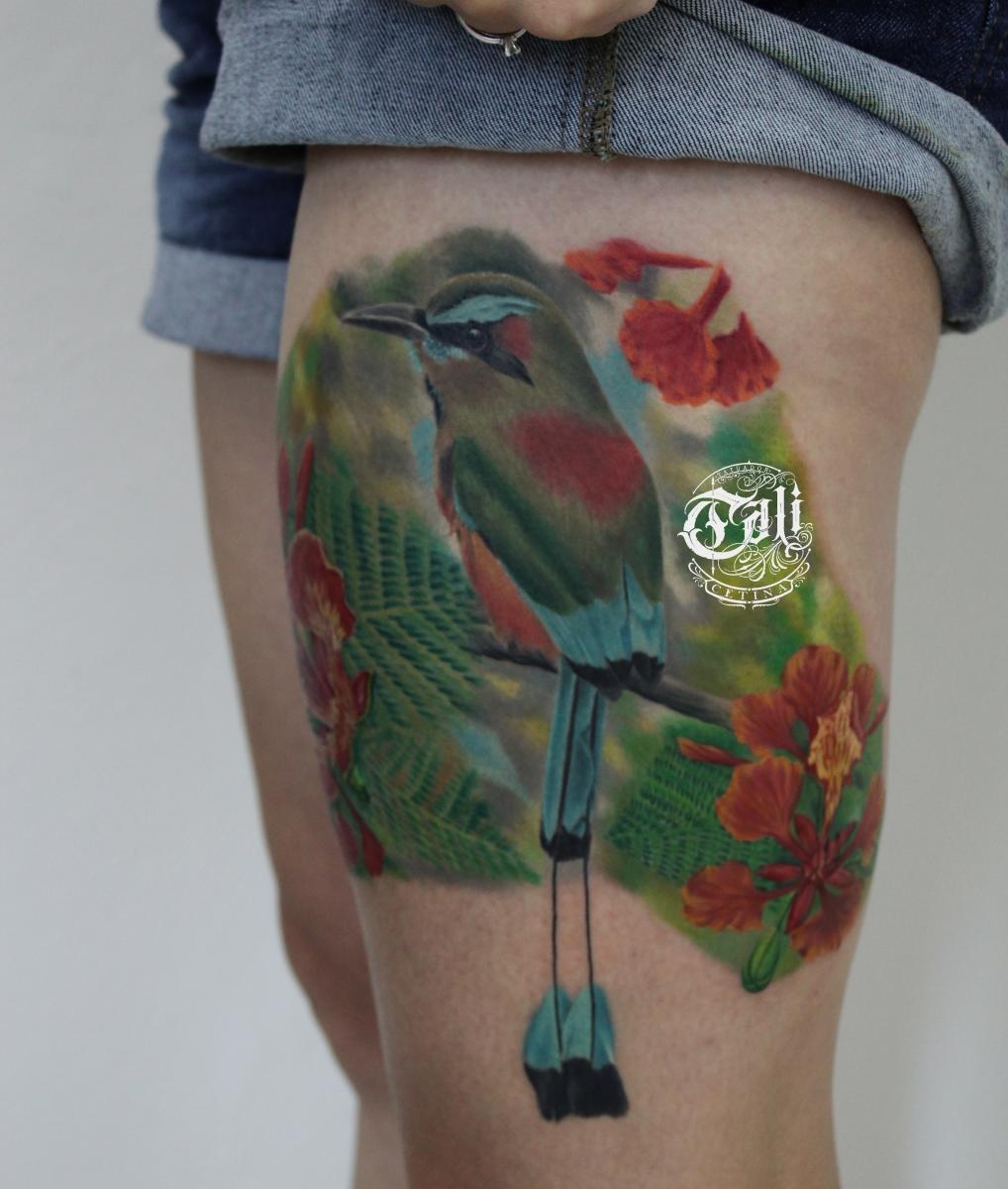 AVE Y FLORES tatuaje realizado por Cali Cetina