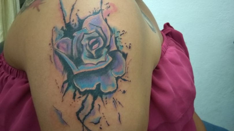 Tatuaje del artista Mexicano Omar Mendoza , Rosa colores | Tatuajes y más