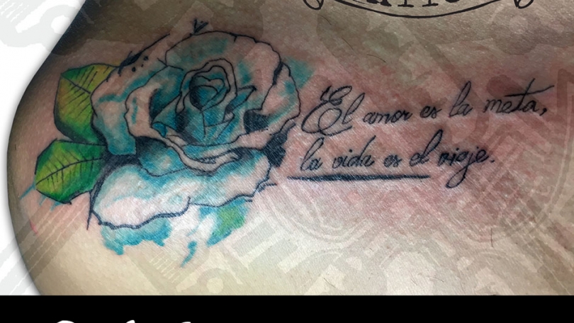 Tatuaje del artista Mexicano Paola Gómez, Rosa Azul | Tatuajes y más