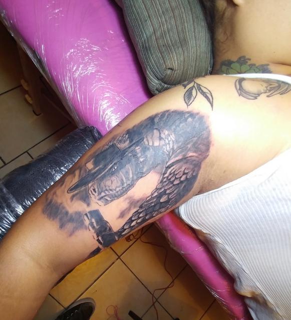 Víbora Jake tatuaje realizado por Omar Mendoza 