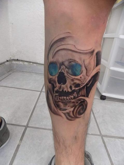 Craneo tatuaje realizado por Rak Martinez