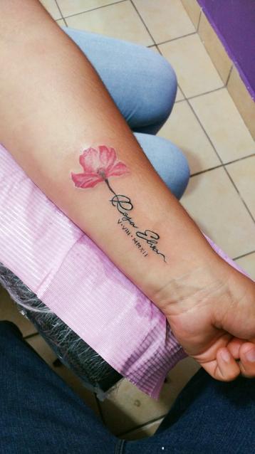 Rosa Elva tatuaje realizado por Omar Mendoza 