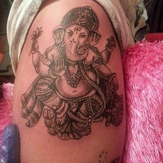Ganesha tatuaje realizado por TattoDanny