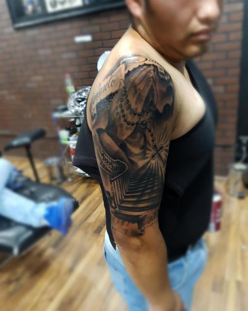 Rastreador tatuaje realizado por Miguel BlackandGray