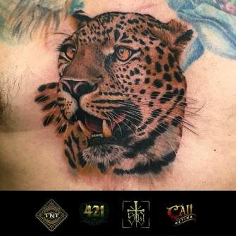 leopardo tatuaje realizado por Cali Cetina