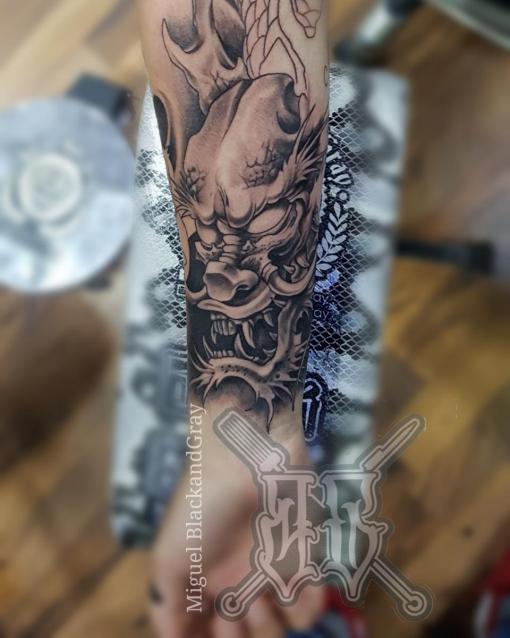 Dragon tatuaje realizado por Miguel BlackandGray