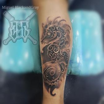 Caballo de mar  tatuaje realizado por Miguel BlackandGray