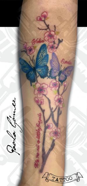 Cerezo Mariposas tatuaje realizado por Paola Gómez
