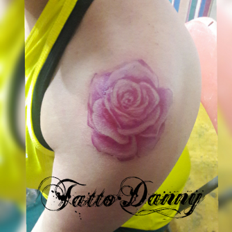Rosa  tatuaje realizado por TattoDanny