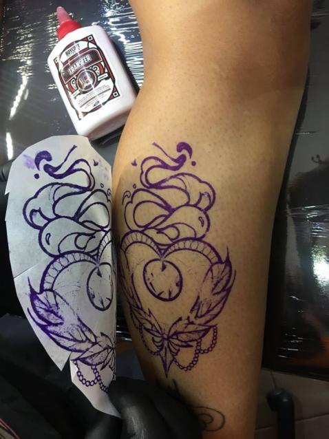 stencil corazon  tatuaje realizado por The inkperfect tattoo shop 