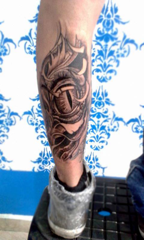 Ojo biorganico tatuaje realizado por Rak Martinez