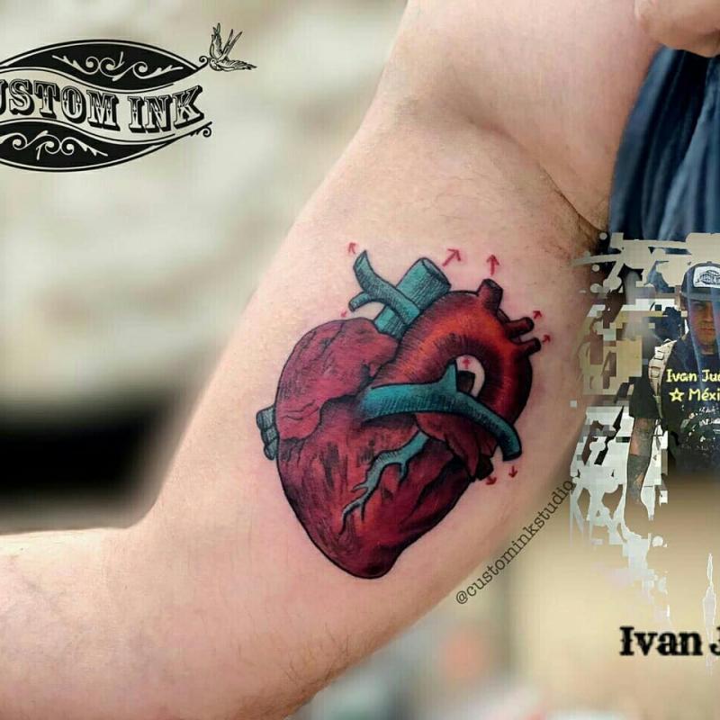 corazón tatuaje realizado por Ivan Juárez
