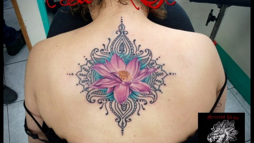 Tatuaje del artista Mexicano Roberto Girón, flor con mandala | Tatuajes ...