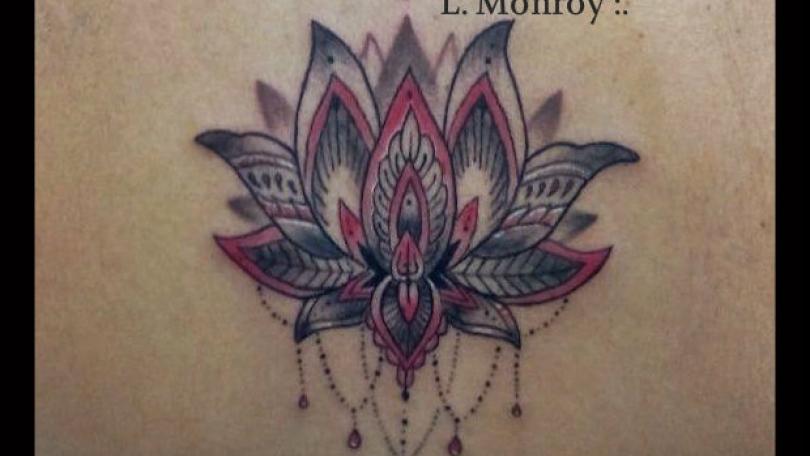 Tatuaje del artista Mexicano Luis monroy, Flor de loto estilo mandala ...