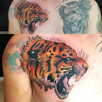 Tigre pecho tatuaje realizado por The inkperfect tattoo shop 