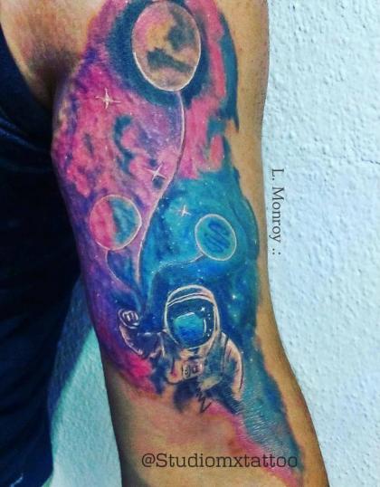 Universo tatuaje realizado por Luis monroy