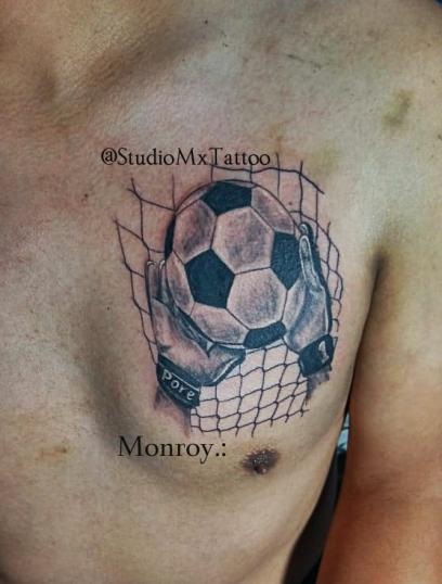 Guantes de Portero tatuaje realizado por Luis monroy