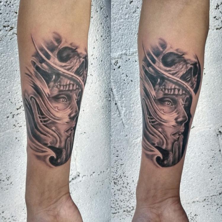 Realismo tatuaje realizado por West