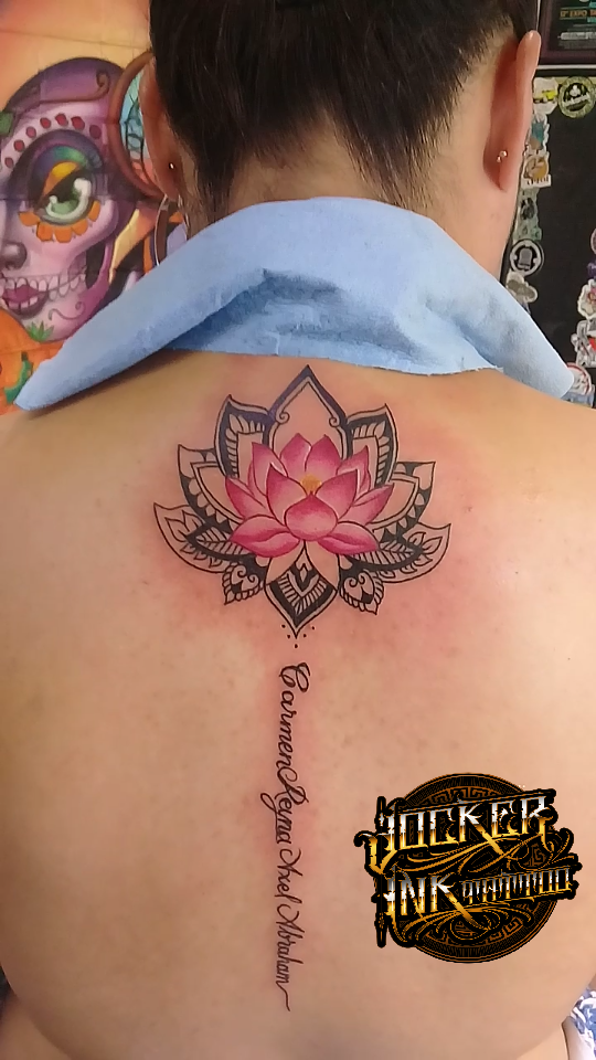 Flor de lotto  tatuaje realizado por Jocker Ink Tattoo