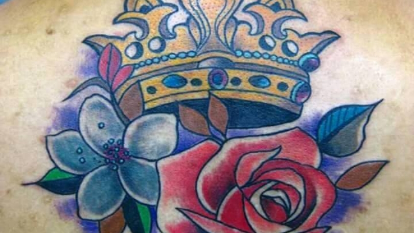 Tatuaje del artista Mexicano Victor Hugo Avalos / Cachorro, Corona con ...