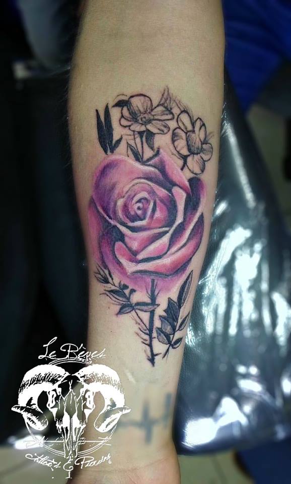 rosa  tatuaje realizado por Le rêves tattoo`s & piercing
