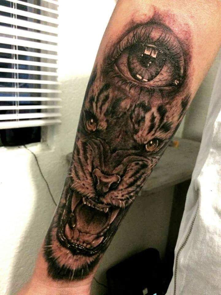 Tigre y ojo tatuaje realizado por Maneki Neko Tattoo MX