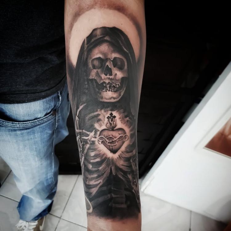 5 tatuaje realizado por Xhander Macuare