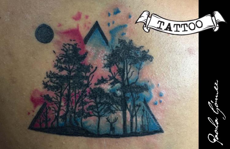 Bosque Acuarela tatuaje realizado por Paola Gómez