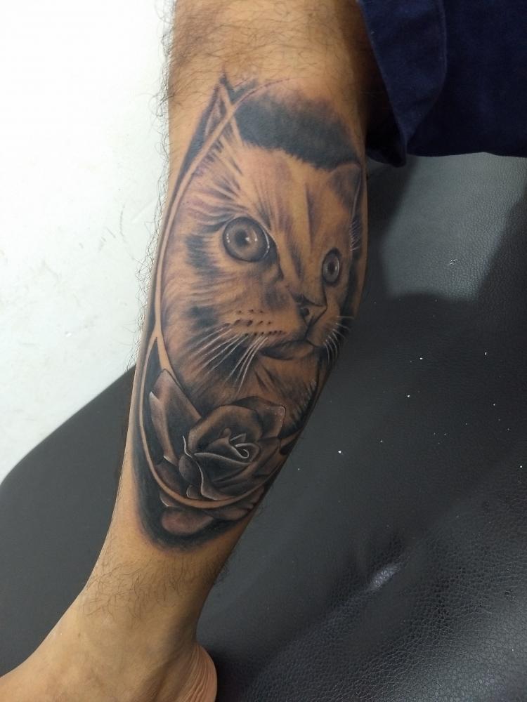 Gato  tatuaje realizado por Checko Palma Tattoo