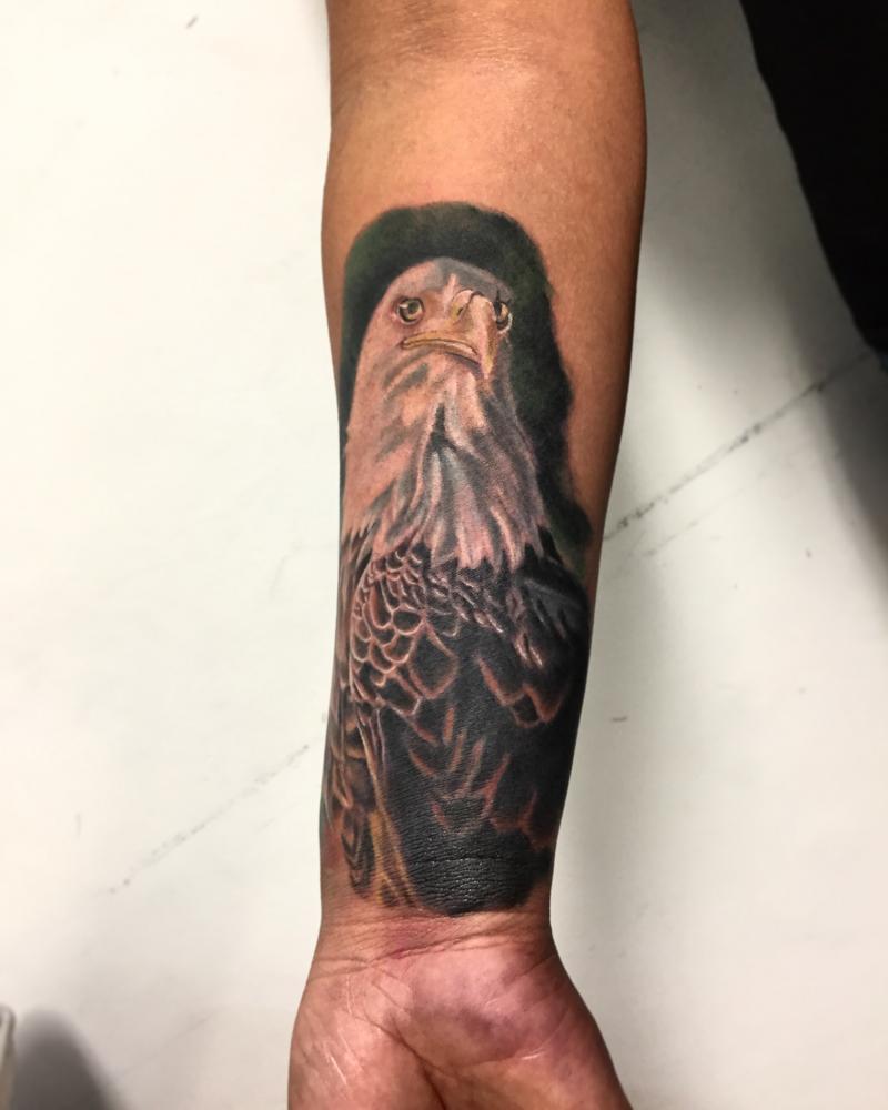 aguila calva  tatuaje realizado por Gerardo Aceves