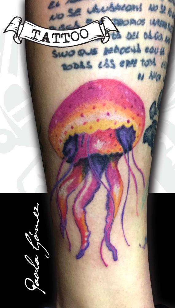 Medusa tatuaje realizado por Paola Gómez