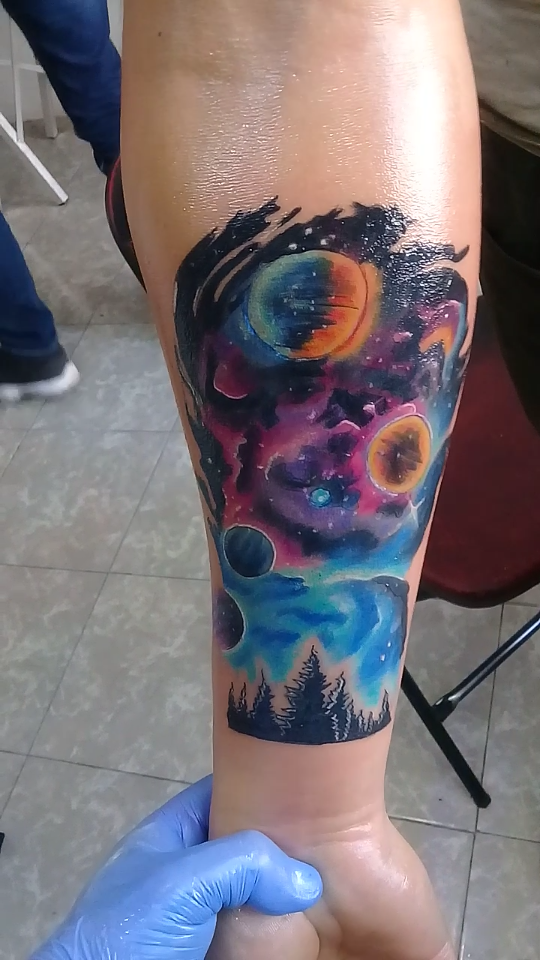 Galaxia tatuaje realizado por Jocker Ink Tattoo