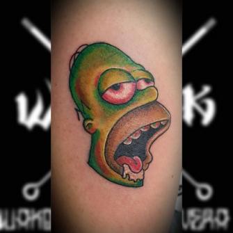 Homero zombie tatuaje realizado por Wakotzin Kalavera