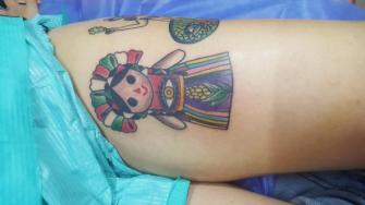 Muñequita tradicional mexicana tatuaje realizado por Electric tattoo