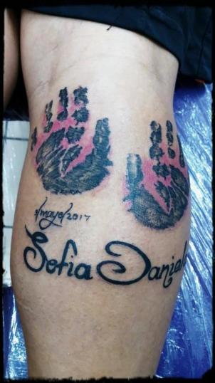 manos  tatuaje realizado por Jonathan Aguirre