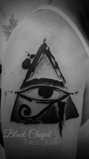 ojo de la providencia tatuaje realizado por Jonathan Aguirre