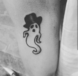 Fantasma tatuaje realizado por Candy Rdz