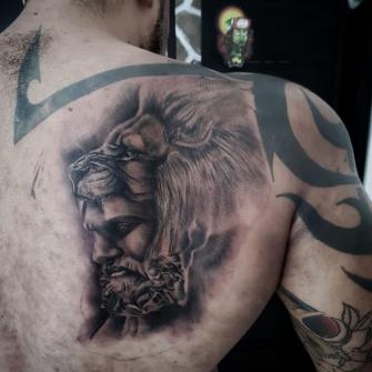 4 tatuaje realizado por Xhander Macuare