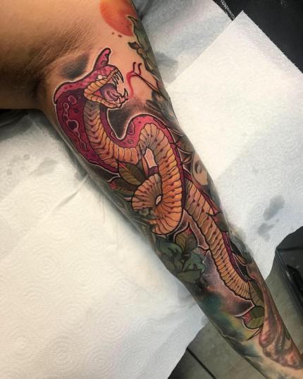 Cobra  tatuaje realizado por Dani Latymor
