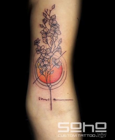 Flores y más flores :)  tatuaje realizado por SOHO CUSTOM TATTOO